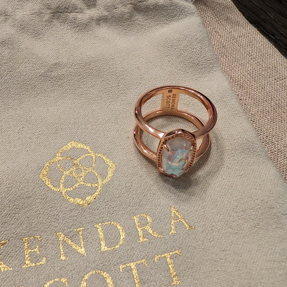 Kendra Scott Rose Gold Iridescent Ring - Picture 1 of 3